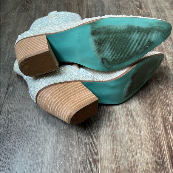 Betsey Johnson Betsey Johnson EMORY Ankle Bootie Pearl Iridescent white cow girl - Picture 6 of 9